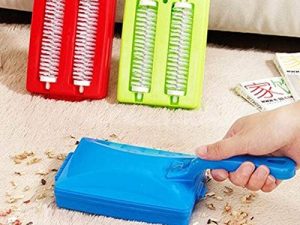 Zonster Carpet Debris Brush Handheld Carpet Table Brush Plastic Sweeper Crumb Dirt Cleaner Roller Tool 1pc(Random Color)